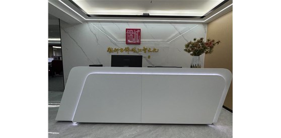 集體慶生暖人心，創(chuàng)意設(shè)計(jì)顯溫情